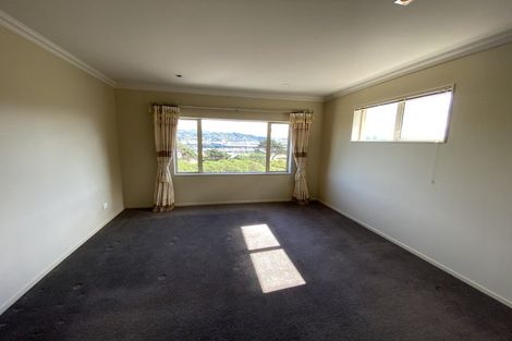 Photo of property in 19 Bunker Way, Strathmore Park, Wellington, 6022