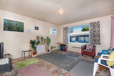 Photo of property in 102 Yaldhurst Road, Sockburn, Christchurch, 8042