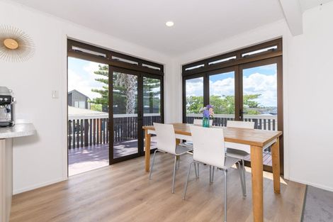 Photo of property in 33 Dawnhaven Drive, Te Atatu Peninsula, Auckland, 0610