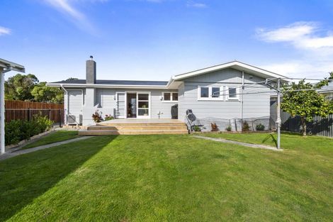 Photo of property in 18 Tararua Terrace, Cloverlea, Palmerston North, 4412