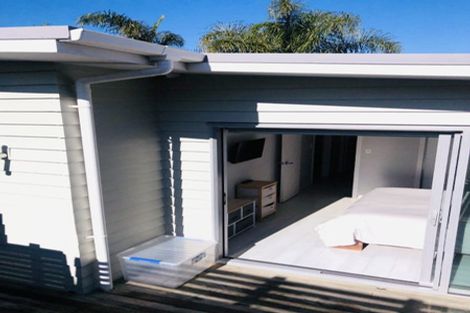 Photo of property in 15 Old Lake Road, Narrow Neck, Auckland, 0624