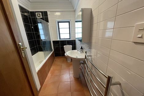 Photo of property in Westhaven Apartments, 11/127u Molesworth Street, Thorndon, Wellington, 6011
