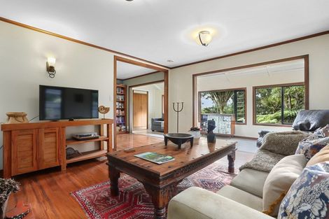 Photo of property in 27 Scenic Drive, Titirangi, Auckland, 0604