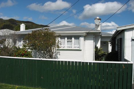 Photo of property in 4 Birdwood Road, Waterloo, Lower Hutt, 5011