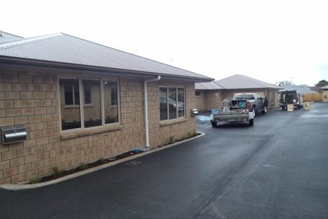 Photo of property in 114u2 Old Farm Road, Hamilton East, Hamilton, 3216