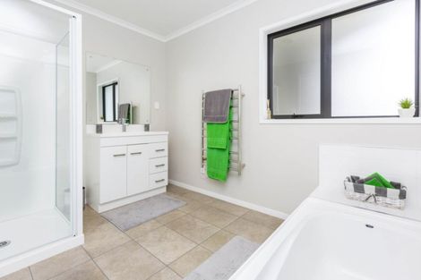 Photo of property in 89 Riverstone Drive, Riverstone Terraces, Upper Hutt, 5018