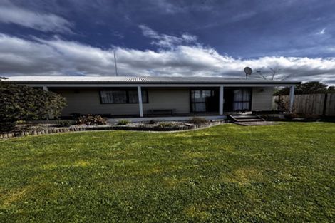 Photo of property in 2a Hilton Grove, Kelvin Grove, Palmerston North, 4414
