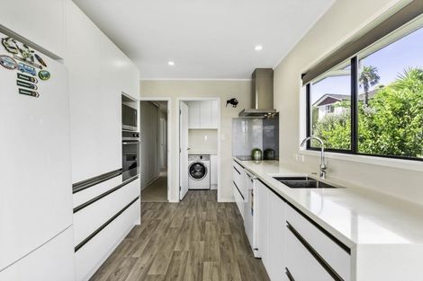 Photo of property in 34 Meadowood Drive, Unsworth Heights, Auckland, 0632