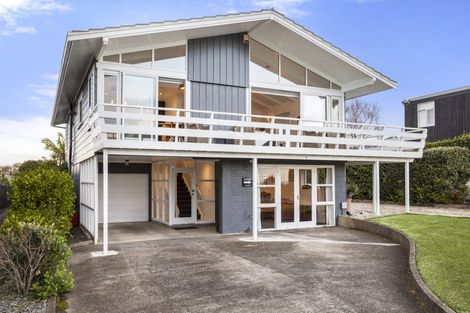 Photo of property in 84 Marine Parade, Mellons Bay, Auckland, 2014