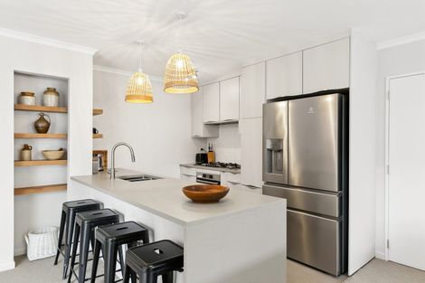 Photo of property in 2/6 The Parade, Island Bay, Wellington, 6023