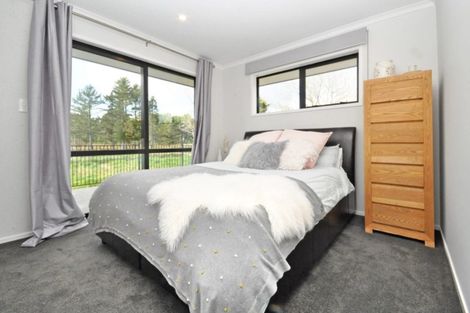 Photo of property in 11 Riverboat Lane, Helensville, 0800