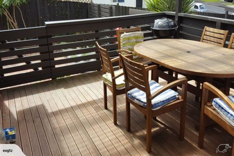 Photo of property in 21 Oreil Avenue, West Harbour, Auckland, 0618