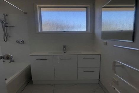 Photo of property in 184/84a Greenslade Crescent, Northcote, Auckland, 0627
