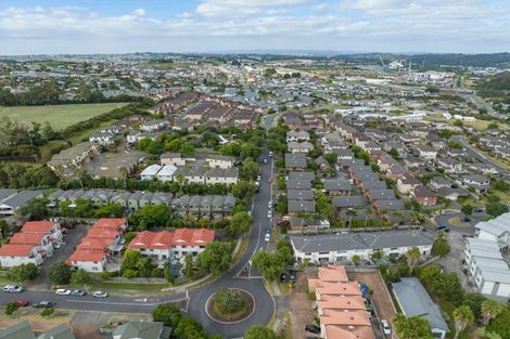 Photo of property in 37 Fields Parade, Oteha, Auckland, 0632