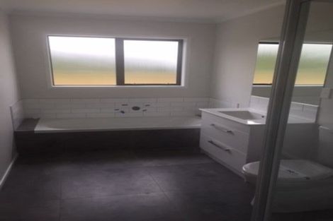 Photo of property in 310a Lakes Boulevard, Pyes Pa, Tauranga, 3112