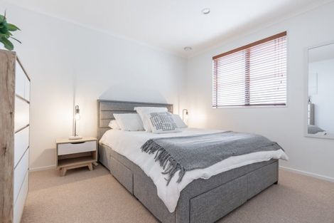 Photo of property in 1/10 Abergeldie Way, Cambridge, 3434