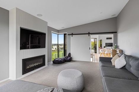 Photo of property in 46 Maka Terrace, Orewa, 0931