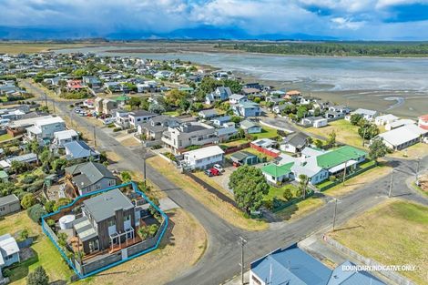 Photo of property in 1 Roore Street, Foxton Beach, Foxton, 4815