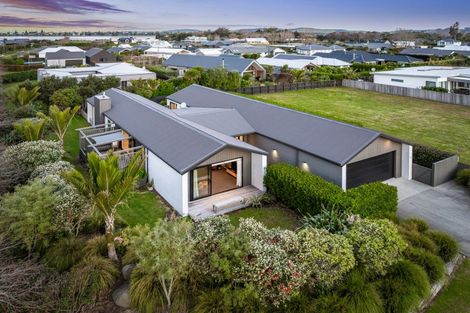 Photo of property in 6 Sandpiper Avenue, Point Wells, 0986