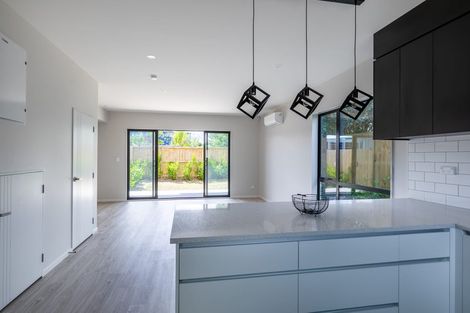 Photo of property in 7/11 Karamu Street, Te Atatu Peninsula, Auckland, 0610