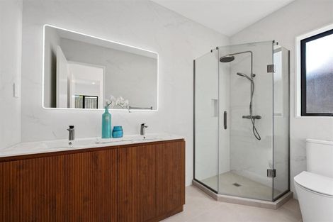 Photo of property in 52 Whakairo Crescent, Gulf Harbour, Whangaparaoa, 0930