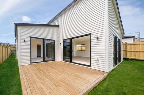 Photo of property in 40 Whakairo Crescent, Gulf Harbour, 0930