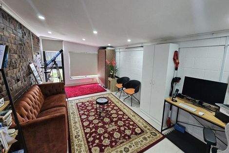 Photo of property in 2/19 Challen Close, Conifer Grove, Takanini, 2112