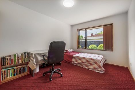 Photo of property in 17 Worthy Street, Ilam, Christchurch, 8041