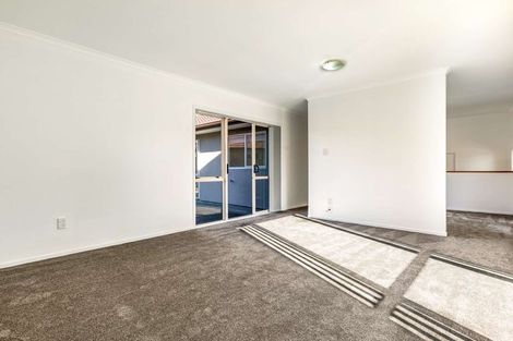Photo of property in 6 Bibury Avenue, Henderson, Auckland, 0612