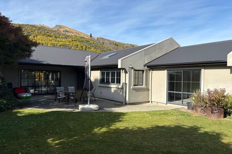 Photo of property in 82 Devon Street, Arrowtown, 9302
