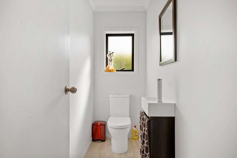 Photo of property in 17 Pukatea Street, Inglewood, 4330