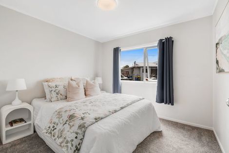 Photo of property in 3/22 Hogans Road, Glenfield, Auckland, 0629