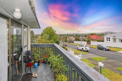 Photo of property in 2/126 Lynwood Road, New Lynn, Auckland, 0600