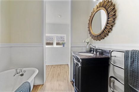 Photo of property in 5 Farm Road, Northland, Wellington, 6012