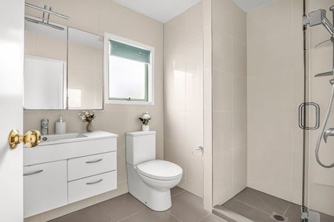 Photo of property in 2/267 Glenfield Road, Hillcrest, Auckland, 0627