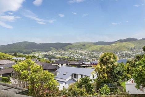 Photo of property in 16 Kilkelly Close, Tawa, Wellington, 5028