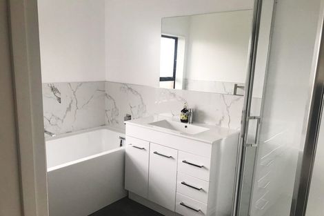 Photo of property in 9 Cambric Place, Botany Downs, Auckland, 2010