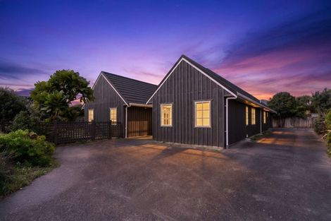 Photo of property in 14 Olliver Grove, Waikanae Beach, Waikanae, 5036