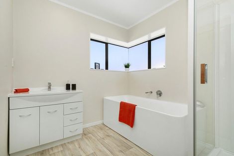 Photo of property in 81a Oxford Street, Tawa, Wellington, 5028