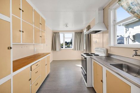 Photo of property in 63 Cook Street, Marfell, New Plymouth, 4310