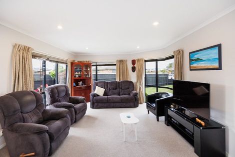 Photo of property in 49 Peter Hall Drive, Kelvin Grove, Palmerston North, 4414