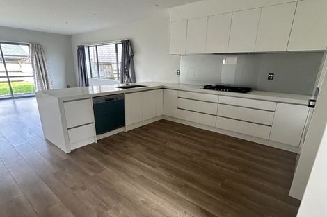 Photo of property in 25 Bordeaux Parade, Te Atatu South, Auckland, 0610