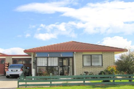 Photo of property in 2 Ngarimu Place, Mount Maunganui, 3116