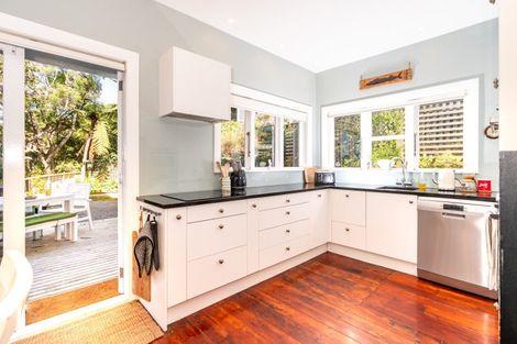 Photo of property in 113 Creswick Terrace, Northland, Wellington, 6012