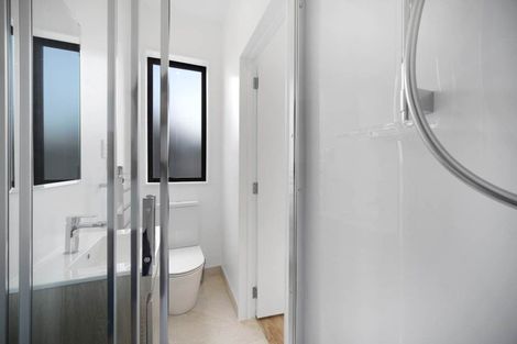 Photo of property in 6/233 Great North Road, Henderson, Auckland, 0612