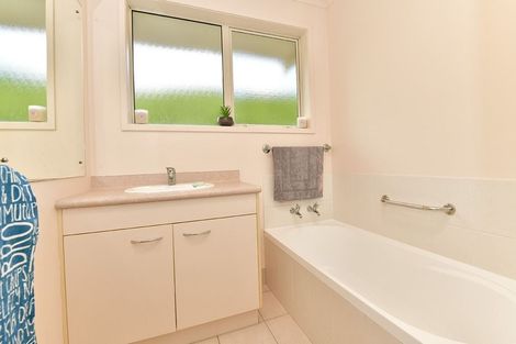 Photo of property in 63 Cabeleigh Drive, Helensville, 0800