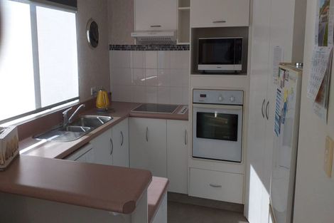 Photo of property in 2/32 Park Road, Glenfield, Auckland, 0629