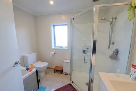 Photo of property in 1/110 Hobsonville Point Road, Hobsonville, Auckland, 0616