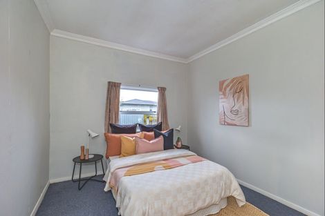 Photo of property in 1 Quinn Road, Levin, 5510