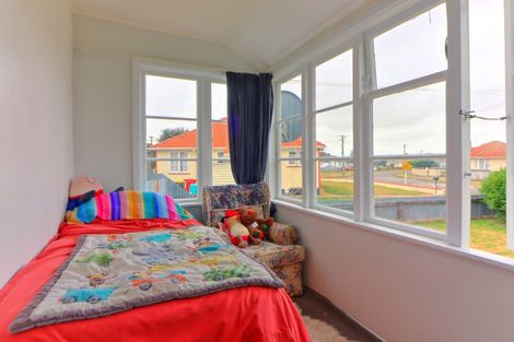 Photo of property in 11 Goldsmith Crescent, Levin, 5510